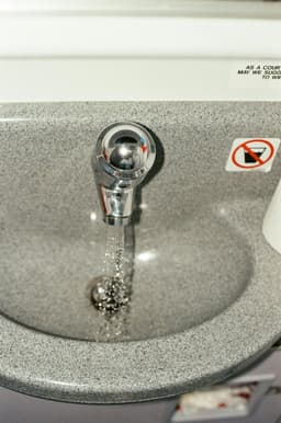 Instalarea bateriilor touchless în baie și bucătărie