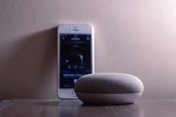 Mobilă cu wireless charging: cum să o alegi durabil