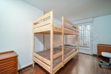 Pat dublu cu funcție de depozitare: idei ergonomice