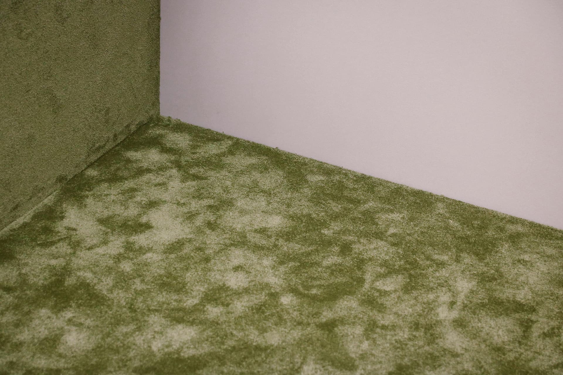 Decor minimalist: culori neutre și materiale naturale