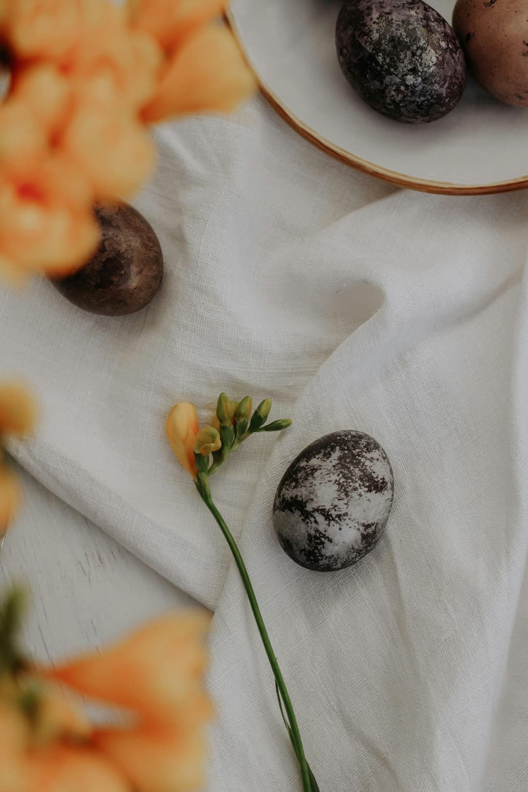 Decor de Paște și Primăvară: idei și proiecte DIY cu flori și ouă colorate