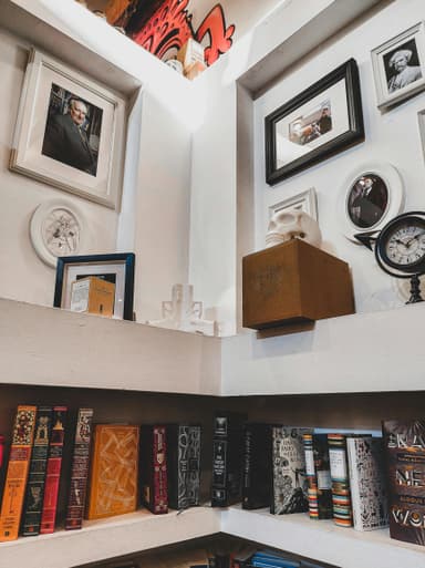 Refacerea unei biblioteci vechi cu finisaje moderne
