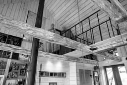 Design scandinav cu influențe industriale