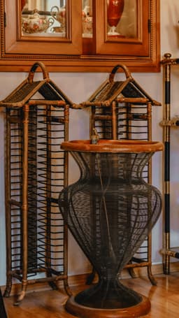 Cum amenajezi un living Japandi cu materiale naturale și texturi calde