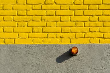 Pereți acoperiți cu pattern geomând – impact vizual instant