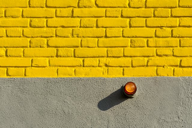 Pereți acoperiți cu pattern geomând – impact vizual instant