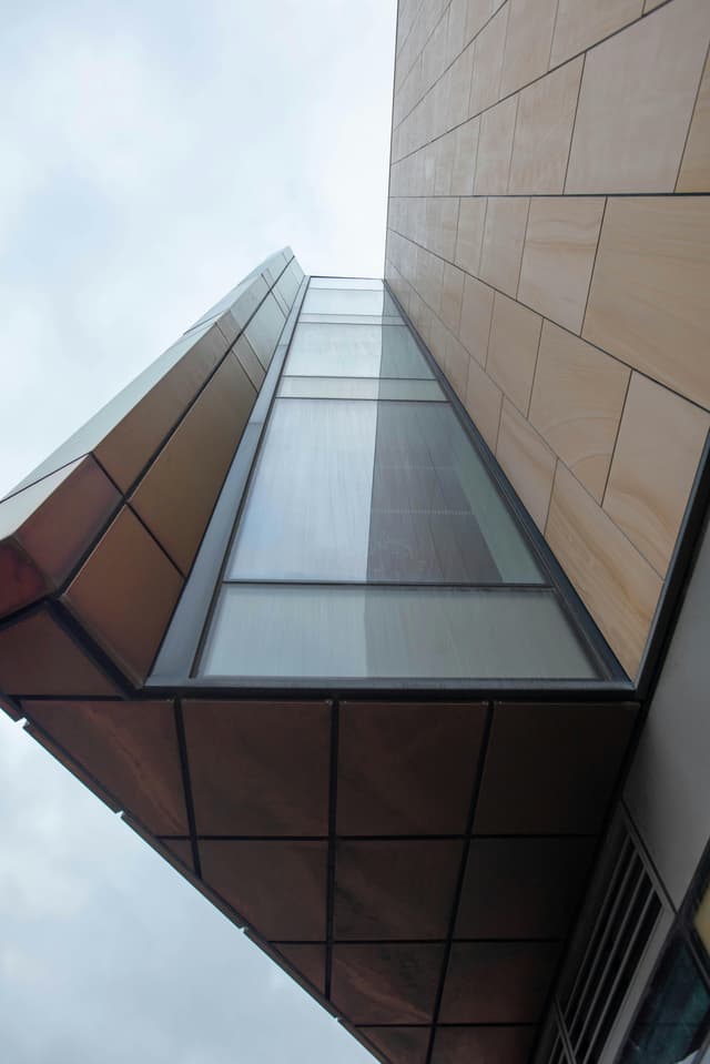Materiale inovatoare: ciment texturat și microciment pentru amenajări moderne