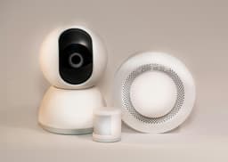 Sisteme de securitate pentru acasă: alarme, camere și soluții smart
