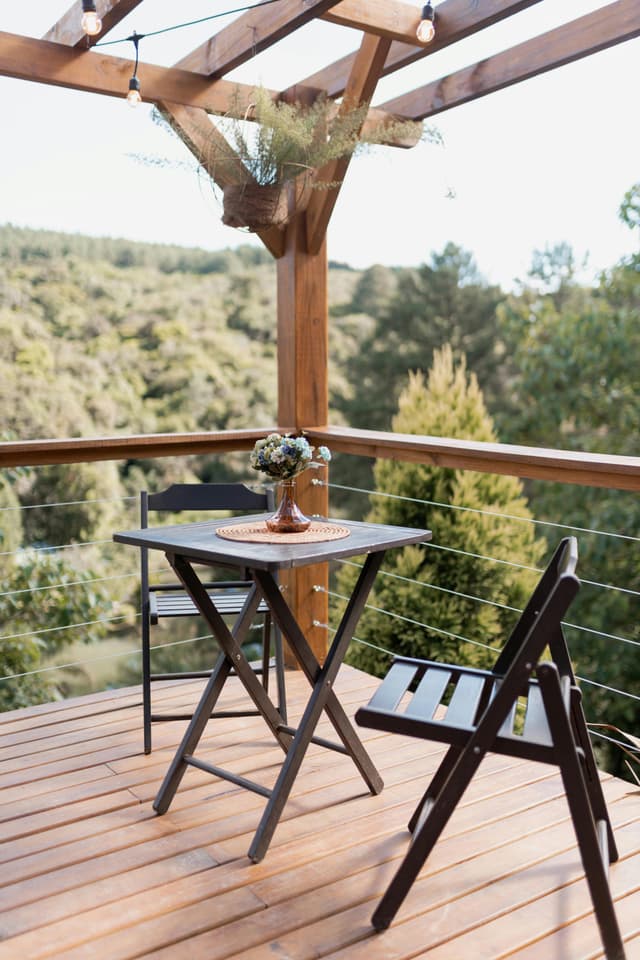 Cum să creezi un spațiu de relaxare pe balcon