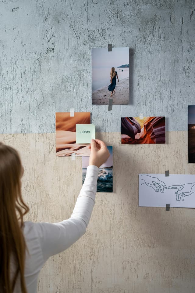 Decorațiuni de perete cu fotografii și rame DIY