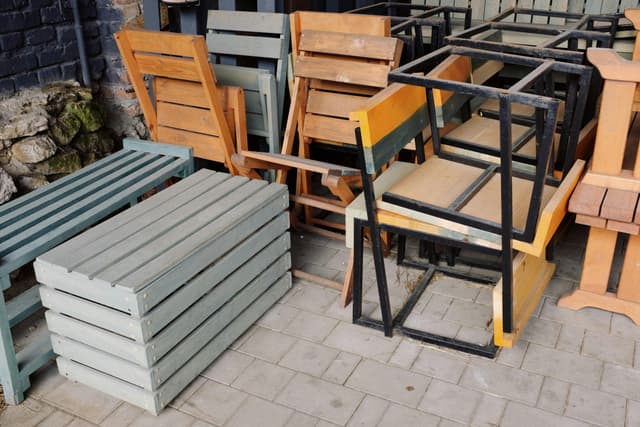 Cum să construiești o bancă de grădină din resturi de lemn