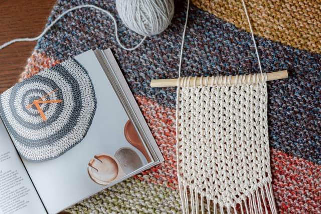 Cum să realizezi perdele macrame pentru o notă boho în casă