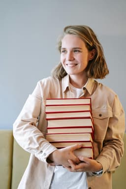 Utilizarea spațiului sub scară: birou sau mini bibliotecă