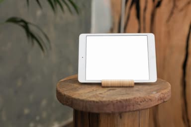 Mobila rotundă și design organic: elemente Japandi pentru spații mici