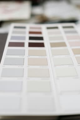 Palette de culori neutre care îți extind vizual camera