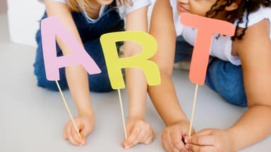 Idei de amenajare a camerei copiilor: siguranță și creativitate