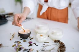 Decorarea căminului cu lumânări parfumate făcute acasă