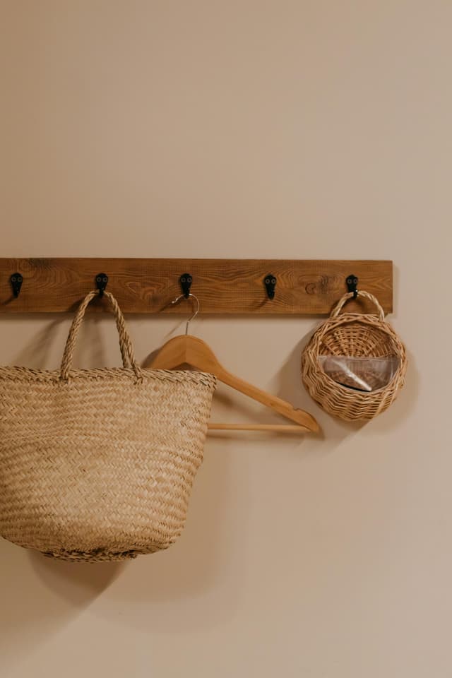 Materiale reciclate: mobilier și decorațiuni eco-friendly