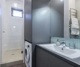 Baie modernă în spații mici: idei de renovare și organizare