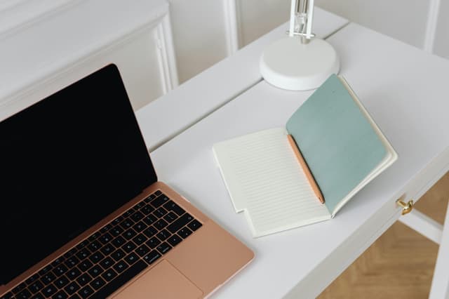 Amenajarea biroului de acasă: ergonomie și productivitate