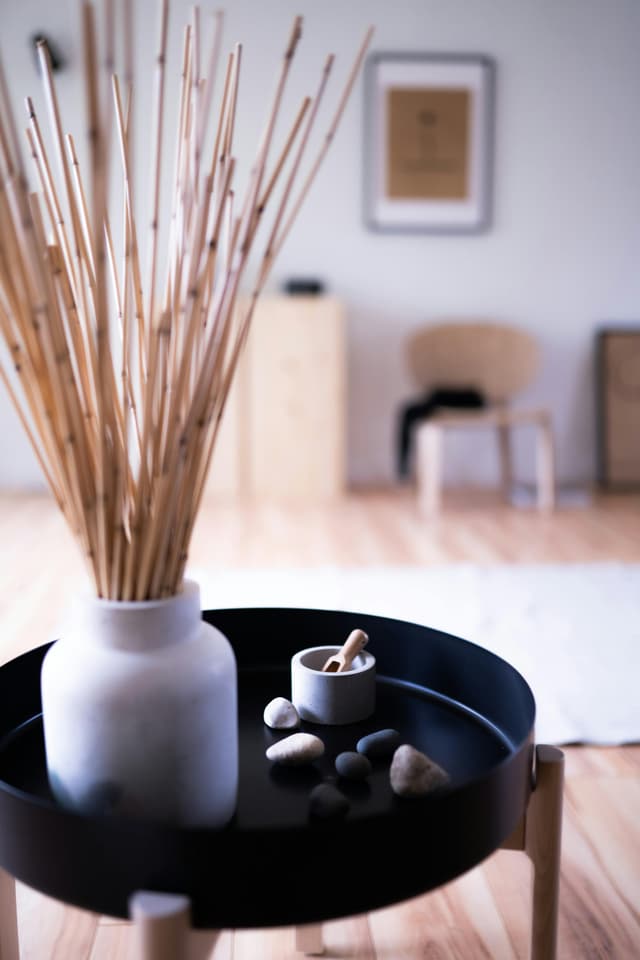 Camera pentru yoga în stil Japandi: plan, materiale și simplitate