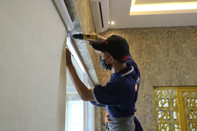 Instalarea sistemelor smart fără zgârieturi în mobilier