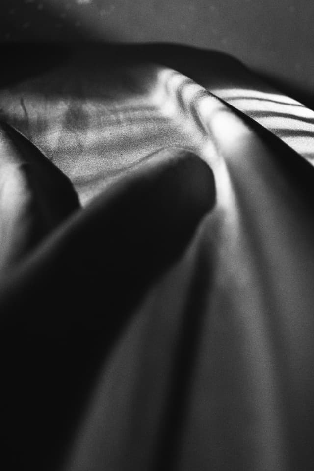Minimalism tactil: mix subtil de textile în 2025 – soluții Japandi
