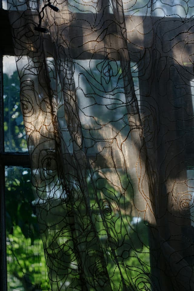Texturi textile pentru aer: perdele și draperii ușoare pentru vară