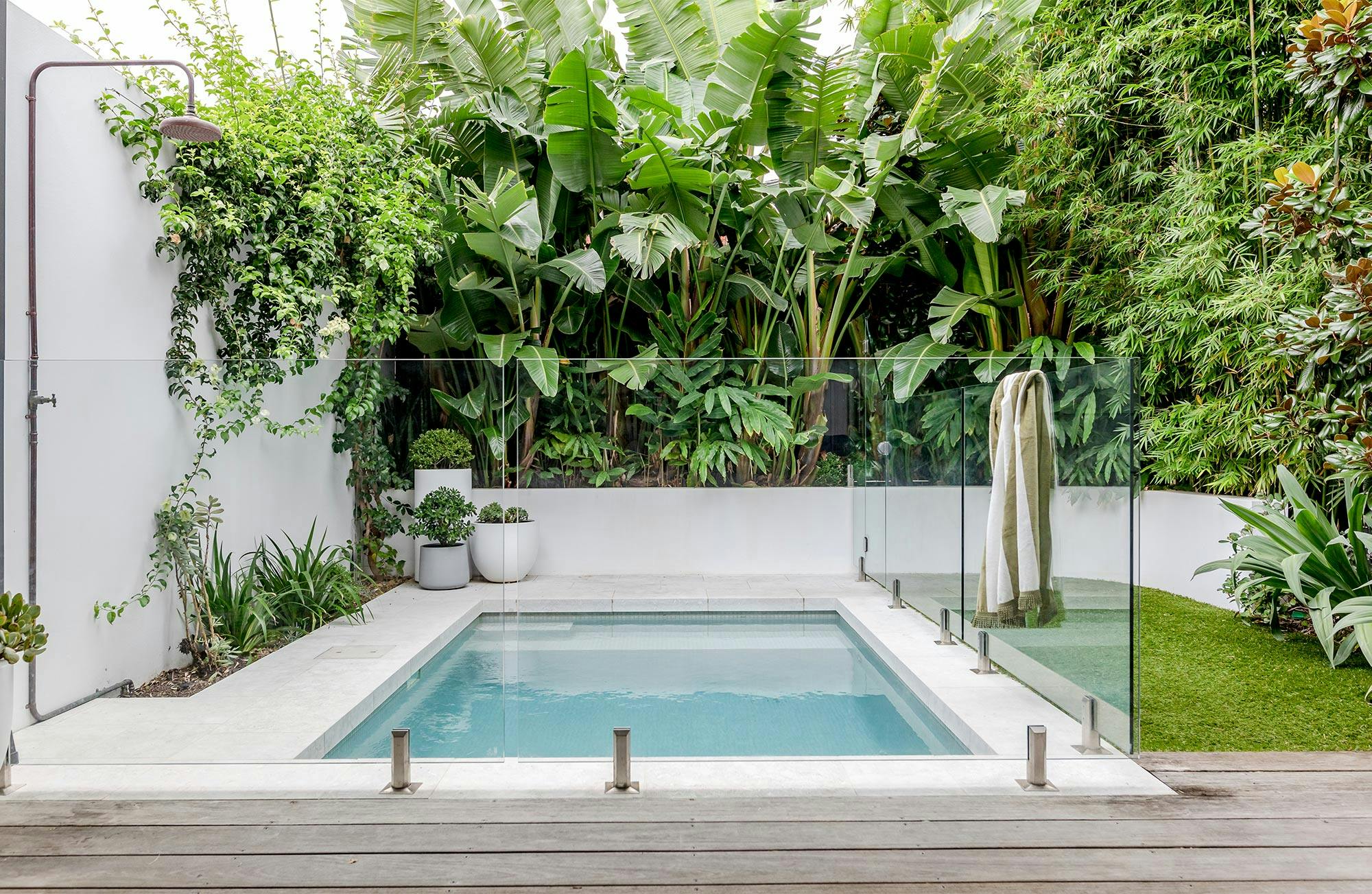 Armonia perfectă: Crearea unui design liniștit al grădinii cu o piscină integrată
