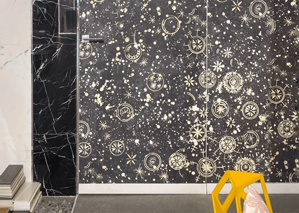 Perete continuu, ușă invizibilă: cum funcționează filomuro în proiectele de interior contemporan